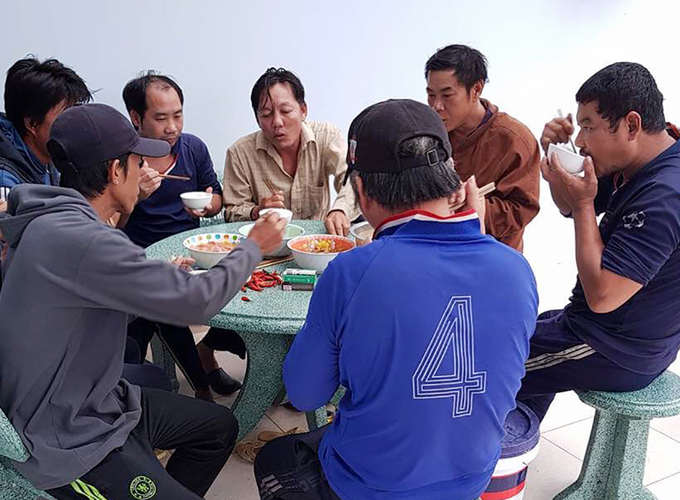 Đảo Trường Sa ngổn ngang sau bão Tembin